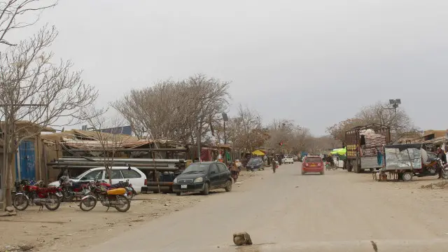 له ښرنې ۵۰ کیلومټره لرې د زرغونښار په ولسوالۍ کې لس بستریز ډي ایچ روغتيايي مرکز شته، خو دا غتیايي مرکز له ورایه یوې کنډوالې ته پاتې کېږي.