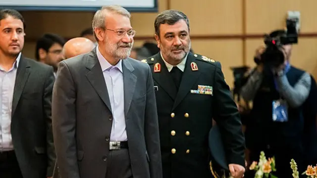 حسین اشتری فرمانده پلیس و علی لاریجانی رئیس مجلس ایران 