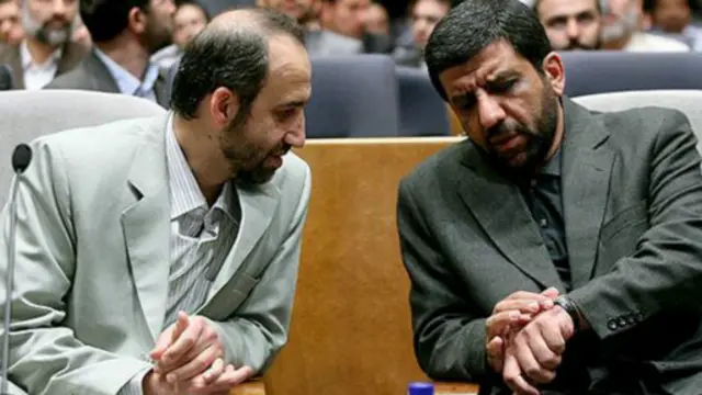 سرافراز (چپ) معاون برون‌مرزی ضرغامی (راست) بود