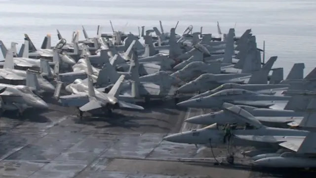 Aviones de combate sobre el USS Harry S Truman