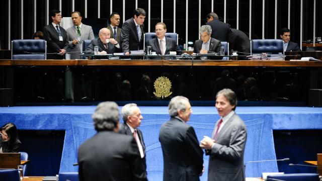 58% dos senadores são investigados em tribunais de Justiça ou de Conta, segundo a Transparência Brasil