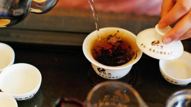 在中国，喝茶被视为一种艺术（图片来源：Kevin Zen/Getty）
