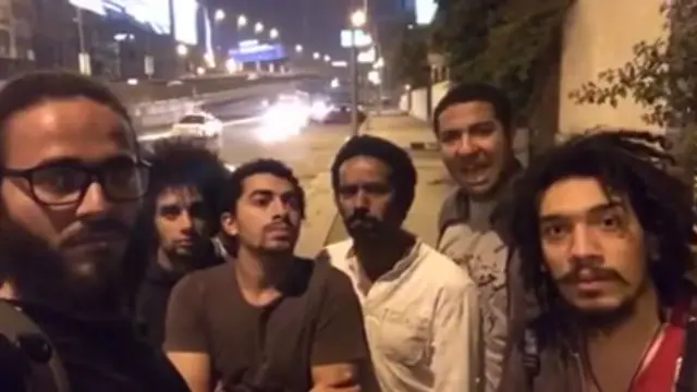 للفرقة متابعون كثيرون على وسائل التواصل الاجتماعي