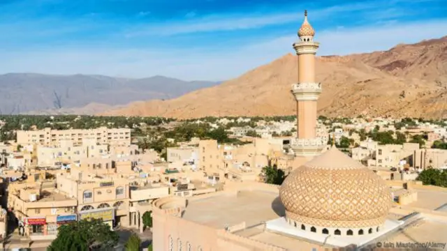 Em Nizwa, Omã, moradores curtem explorar montanhas e parques nos arredores