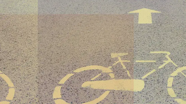 Мэтью до сих пор любит ездить на велосипеде - это помогает ему справиться с последствиями болезни