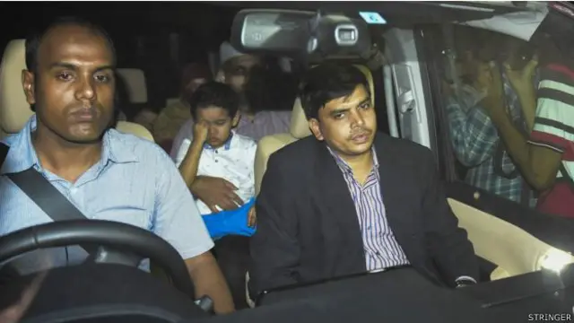 له اعدام وړاندې، ښاغلي نظامي له خپلې کورنۍ سره وکتل