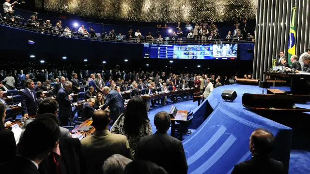 سینیٹ میں اکثریتی ارکان کی جانب سے مقدمہ چلانے کے حق میں ووٹ دیے جانے پر صدر کو 180 روز کے لیے معطل کیا جا سکتا ہے