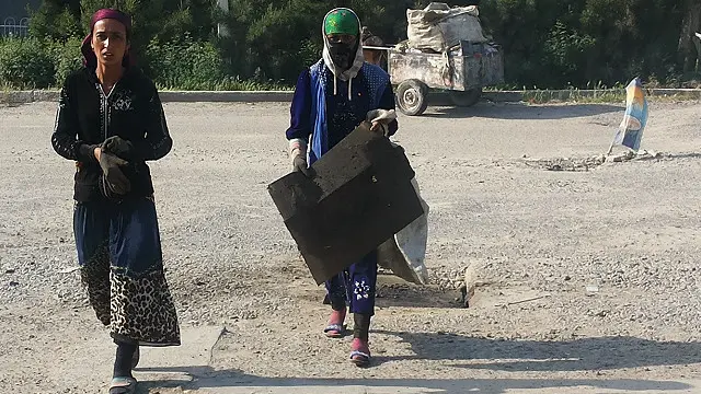 Анъанага кўра, аёллар ўтмишда ҳам бугун ҳам оиланинг асосий боқувчиси бўлиб қолишмоқда