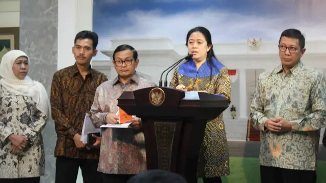 Menteri Koordinator bidang Pembangunan Manusia dan Kebudayaan, Puan Maharani, memberi keterangan mengenai Perppu soal kekerasan seksual terhadap anak.