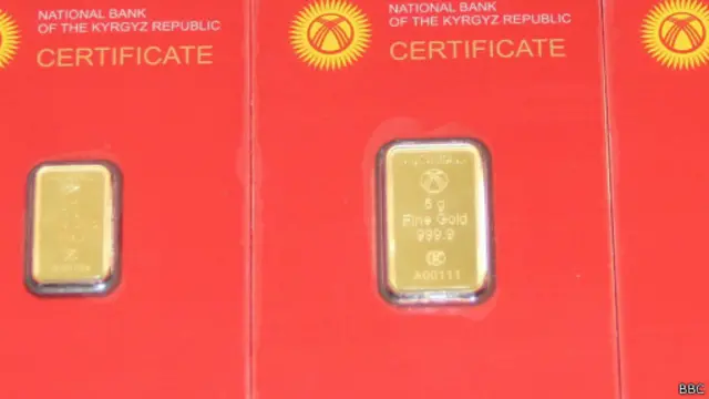 Мындан туура бир жыл мурун алтын куймасынын бир граммы 3792 сомго бааланган болсо, бүгүн ал 4 292 сомдон сатылууда. Ортодогу айырма туура 500 сомду түзгөн.