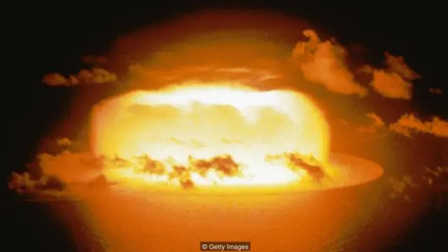 Büyük göktaşları yere düştüğünde birkaç megaton gücünde onlarca nükleer bomba etkisi yaratabilir. 