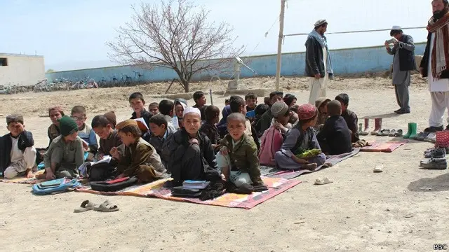 د خیر کوټ مرکزي لیسه حسني نومېږي او ټول ۱۰۳۵ زده کوونکي لري. 