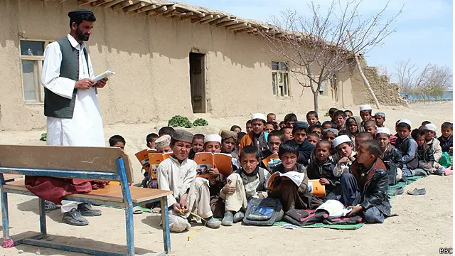 تر درېیم ټولګي پورې زده کوونکې یې له سهار او له څلورمه تر اومه یې بیا د ماسپښین له خوا راځي.