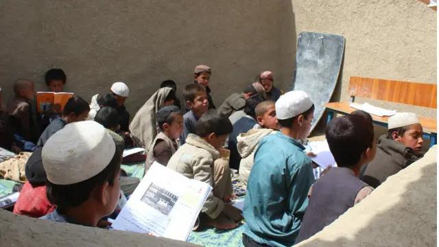 ساکنان این ولایت میگویند که وزارت معارف (آموزش و پروش) باید فضا و امکاناتی را فراهم کند که معلمان حرفهای برای تدریس در این ولایت دل خوش کنند