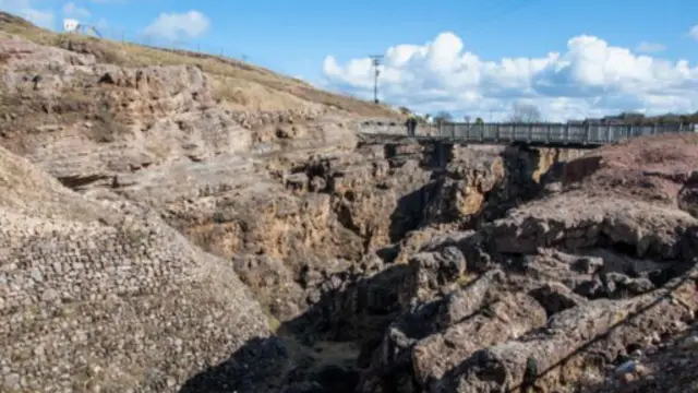 像其他小銅礦一樣，大奧姆銅礦也從露天開採開始（圖片來源：Amanda Ruggeri)