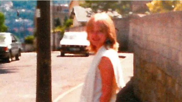 导致汉普敦32年后落网的破案线索，看似纯属偶然，偶然的背后是必然。导致这个必然的，是科学有效的刑侦机制、锲而不舍的专业精神、对生命的尊重和愿意为之付出的资源。