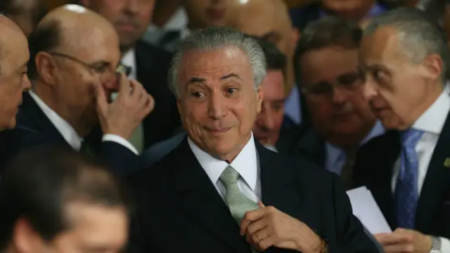 Michel Temer entre hombres