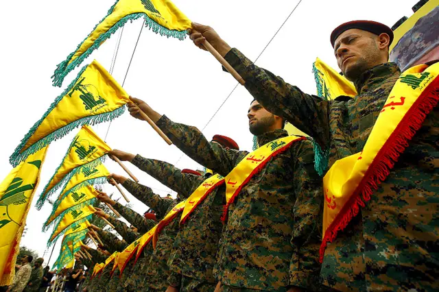 Akwai dubban mayakan Hezbollah a Syria.
