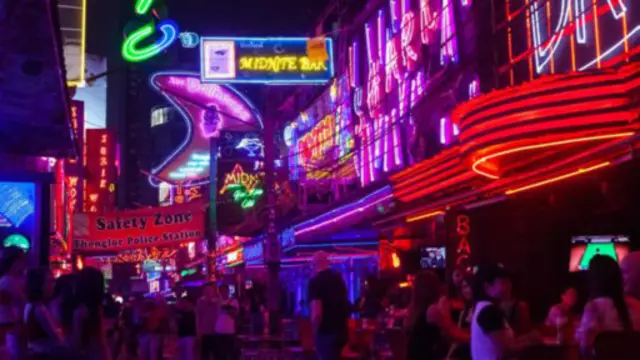 很多外籍人士都在努力忽视曼谷日常生活中不太和谐的因素，例如泛滥的色情行业。(图片来源：Quynh Anh Nguyen/GettyImages)