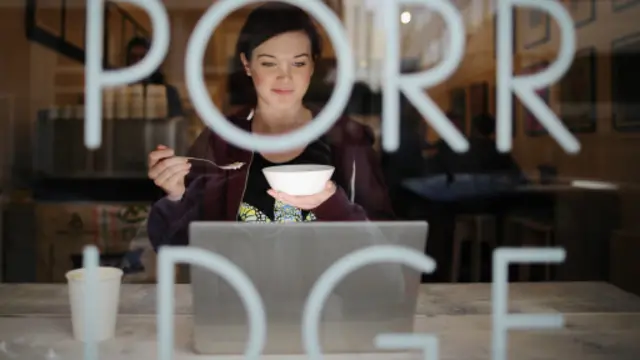 我们使用的碗盘刀叉的重量和形状都有可能对味觉产生重要影响。(图片来源:Getty Images)