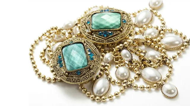 De nuevo, las grandiosas promesas habían cautivado a las ingenuas damas.