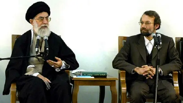 علی لاریجانی در کنار آیت‌الله علی خامنه‌ای