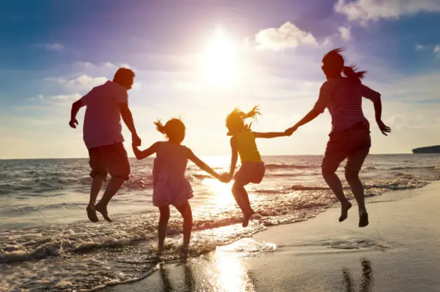 سيؤدى انخفاض الجنية مقابل العملات الأخرى إلى زياد ما يدفعه البريطانيون لقضاء الرحلات خارج بريطانيا 