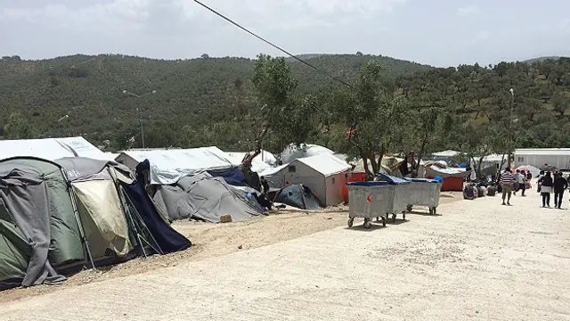 Los migrantes aspiran a salir de Moria cuanto antes y continuar el viaje.