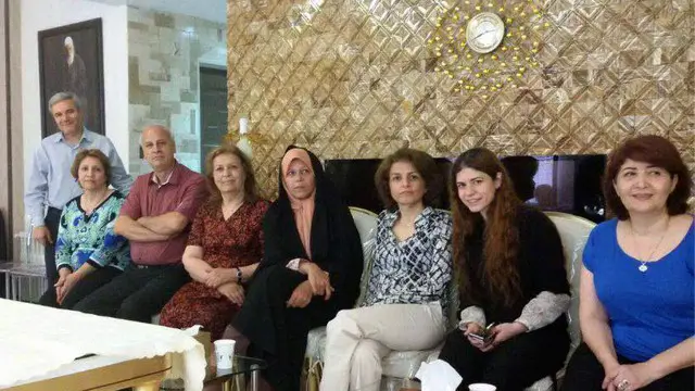 ارتباط مستقیم با بهاییان زمینه این را فراهم می‌کند که حق اقلیتها برای ابراز هویت خود و شناساندن خود آن چنان که خودشان دریافت می‌کنند و نه از منظر اکثریت سرکوب‌کننده، به رسمیت شناخته شود. این امر به تدریج به تنظیم روابط اجتماعی اقلیت - اکثریت بر مبنای کلی روابط انسانی و حمایت از برخوردارای اقلیت از حقوق عامه شهروندی منجر می‌شود.