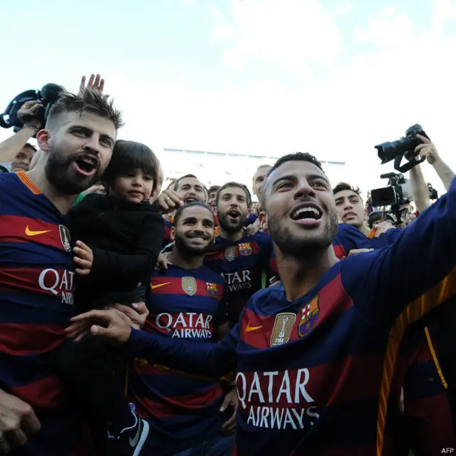 Pemain belakang Gerard Piqué memuji para pemain Barca sekarang yang disebutnya "unik, paling berbakat dan tidak pernah terjadi sebelumnya."