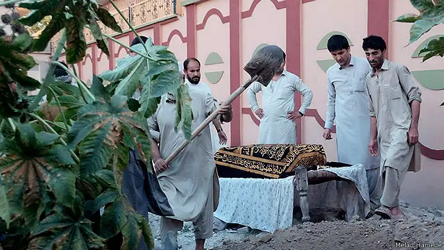 لومړني معلومات ښایي چې د مرسل په نوم د بي بي زینب لیسې د نهم ټولګي دغه شاوخوا ۱۵ کلنه نجلۍ د خپلې وریندار له لوري تنور ته غورځول شوې او سوځول شوې ده.