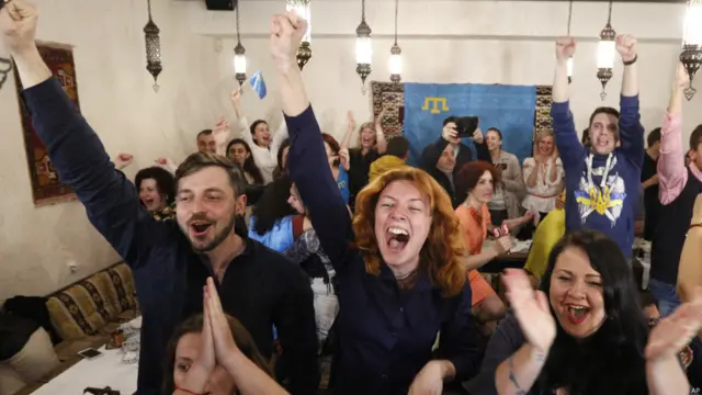 Ось так перемозі Джамали раділи в Києві.