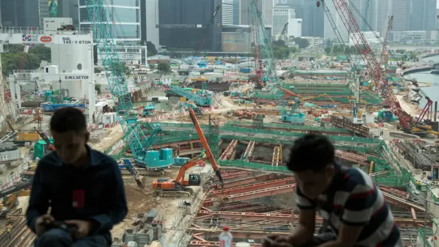从一座高楼俯瞰香港沙田至中环线铁路湾仔段工地(13/5/2016)