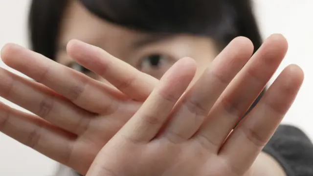 Mujeres que sirvieron a distintos gobiernos franceses dijeron que no callarán más ante el acoso sexual en la política.