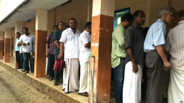 कोच्चि का एक मतदान केंद्र.