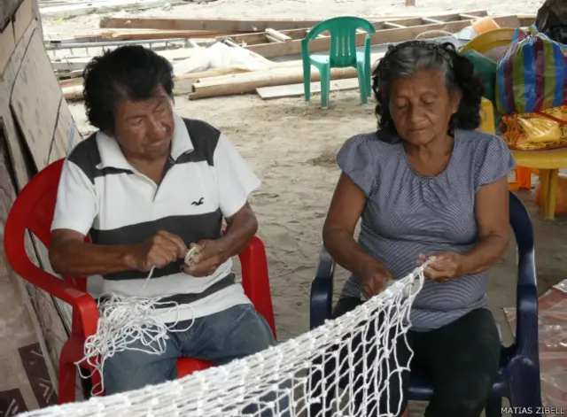 Ángela Delgado, der. y su marido