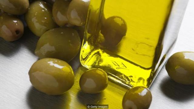 医生仍然建议使用橄榄油来让顽固的耳屎松脱。（图片来源：Getty Images）