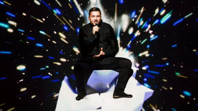 Rus şarkıcı Sergey Lazarev, etkileyici saahne şovuna karşın Eurovision'da 3. olabildi.