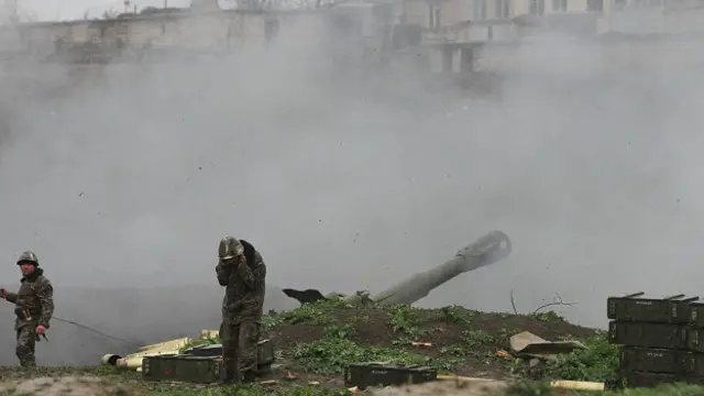 Икки томон ҳам оғир қуроллардан фойдаланиб ҳужумга ўтдилар.