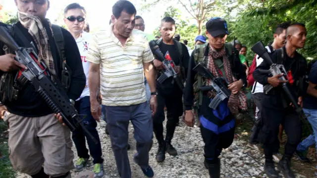 Ông Duterte đã gặp một nhóm phiến quân cộng sản thuộc lực lượng NPA