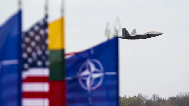 F-22 под Шяуляй