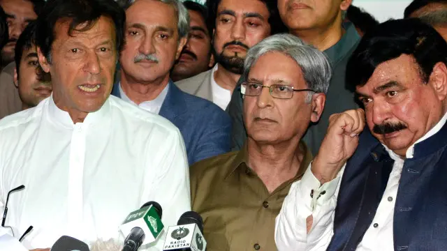 وزیر اعظم سے وضاحت طب کی گئی ہے کہ سنہ 1988 سے لیکر سنہ 1991تک شریف فیملی نے ساڑھے چودہ کرروڑ روپے کی رقم ہنڈی کے ذریعے بیرون ملک بھجوائی تھی