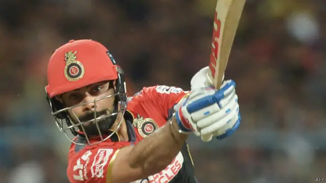 وراٹ کوہلی نے رواں سیزن میں اب تک تین سنچریاں اور پانچ نصف سنچریاں لگائی ہیں