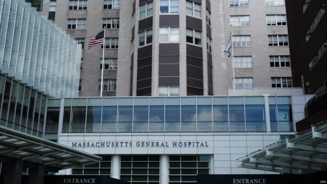 波士顿一家医院成功为一名64岁患者施行了美国第一例阴茎移植手术。