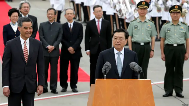 中国全国人大常委会委员长张德江抵达香港