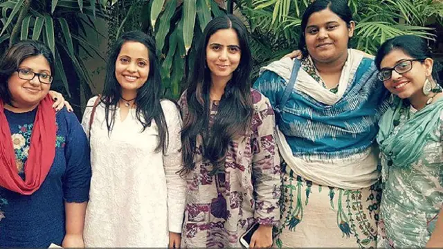 बुली प्रूफ अभियान में शामिल पाकिस्तानी लड़कियां.