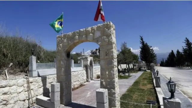 يأمل اهل بتعبورة في ان تطور رئاسة تامر العلاقات بين لبنان والبرازيل