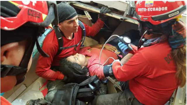 "Não consigo assimilar que passamos um momento tão difícil e que conseguimos sair de lá. Mas ainda tenho na cabeça as pessoas chorando e gritando entre os escombros", diz Vanessa