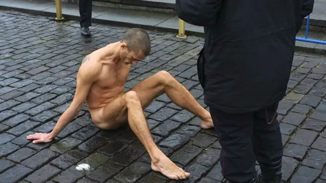 павленский_гениталии