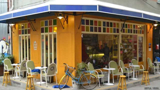 Betül Yeşil'in objektifinden Karaköy'de Pazar günü. 